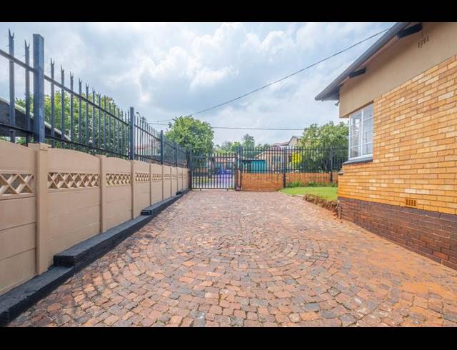 3 BEDROOM HOUSE FOR SALE IN PRIMROSE HILL